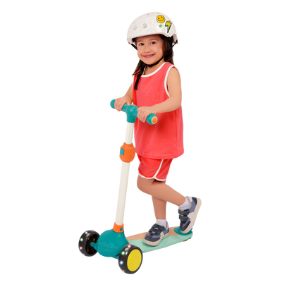 Wooden kids scooter for toddlers with light-up wheels