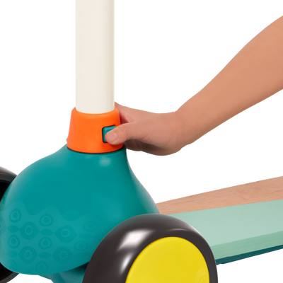 Wooden kids scooter for toddlers with light-up wheels