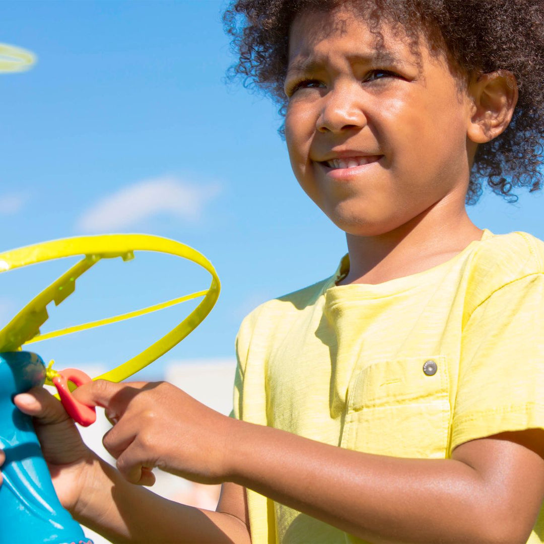 Disc-Oh Flyers | Flying Disc with Launcher | B. toys – B. toys Canada